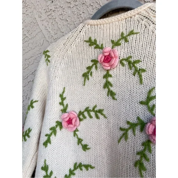 VINTAGE 1960s 3D Rose Floral Appliqué Embroidered Cream Pink Open Wool Cardigan - Picture 10 of 15